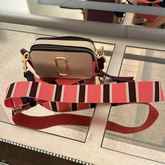 Marc Jacobs Snapshot Purse. - Picture 6 of 7
